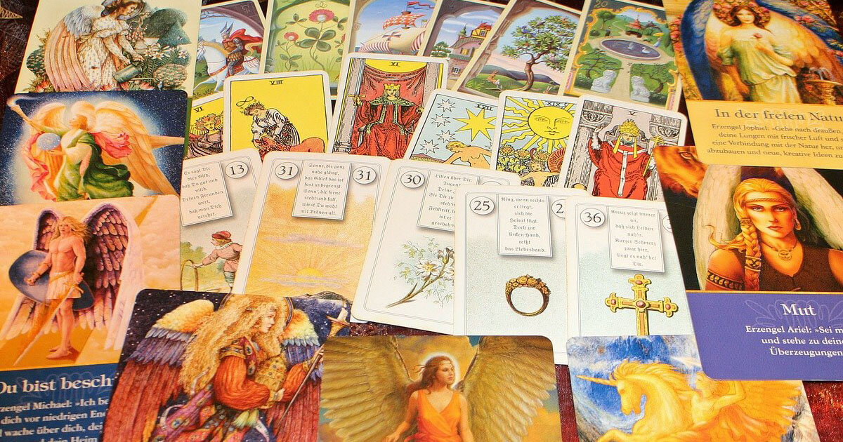 Angel, Oracle, and Tarot Cards: What's the Difference?